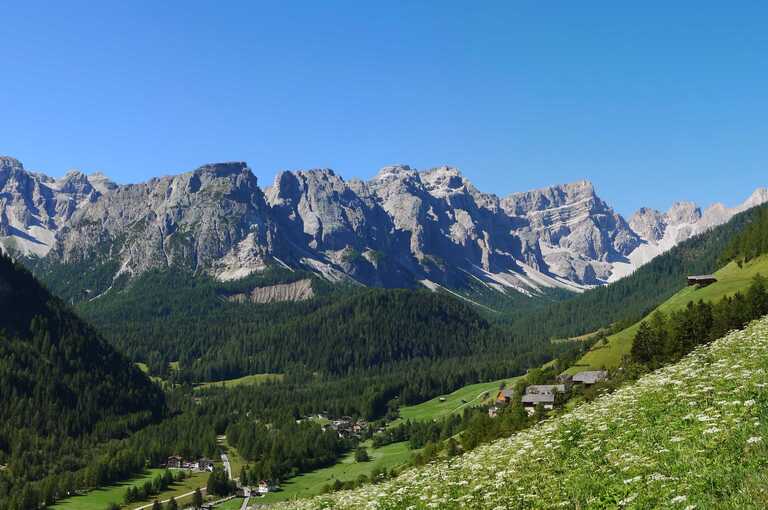 Einzigartig Bergsteigerdorf Lungiarü