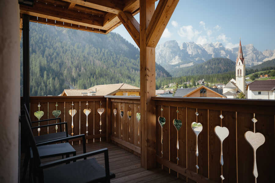 Discover the Beauty of Lungiarü: A Mountain Retreat in the Dolomites